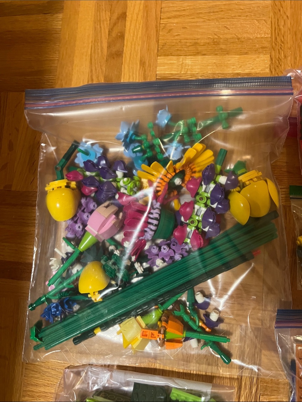 LEGO 2.5lb Assorted bundle - Picture 2 of 9